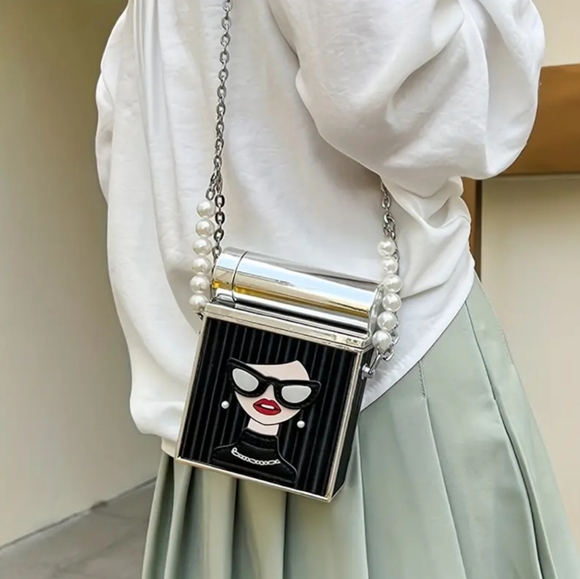 UNIQUE!! Y2K Messenger Crossbody Shoulder Bag with Trendy Girl Design - Picture 4 of 16